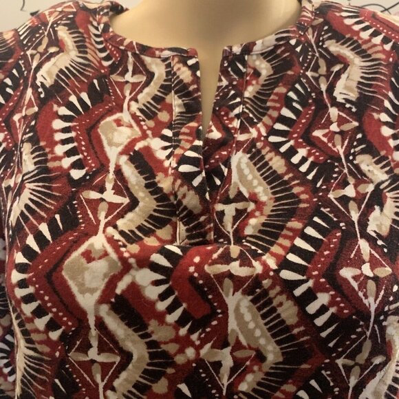 Kim Rogers. Size M. Cotton V-neck Stretch Pullover. Aztec Pattern. B36. - Picture 2 of 5